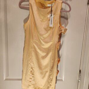 Commense yellow satin mini. New with tags. Size: M. Asking: $42.
